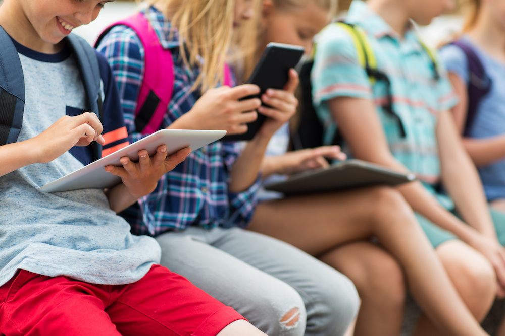 Balancing Screen Time and Play: Fostering Healthy Tech Habits for Kids in the Digital Age